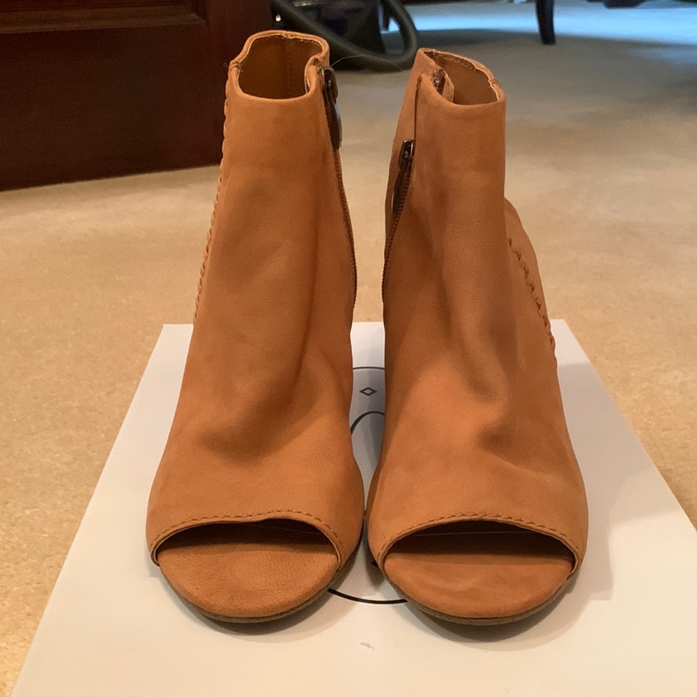 Steven Madden Mingle1, Size 8 - image 1